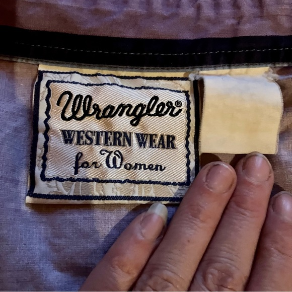 Wrangler Kiss this Chick XOXO buttonup sleeveless coastal cowgirl collared shirt - Picture 3 of 5